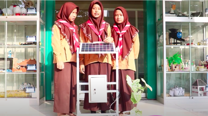 Sistem Pembangkit Tenaga Surya Portable